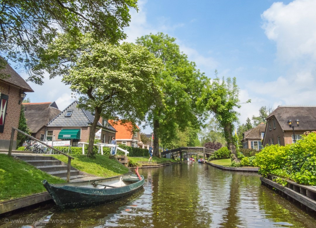 Niederlande (Giethoorn mit dem Charterboot)