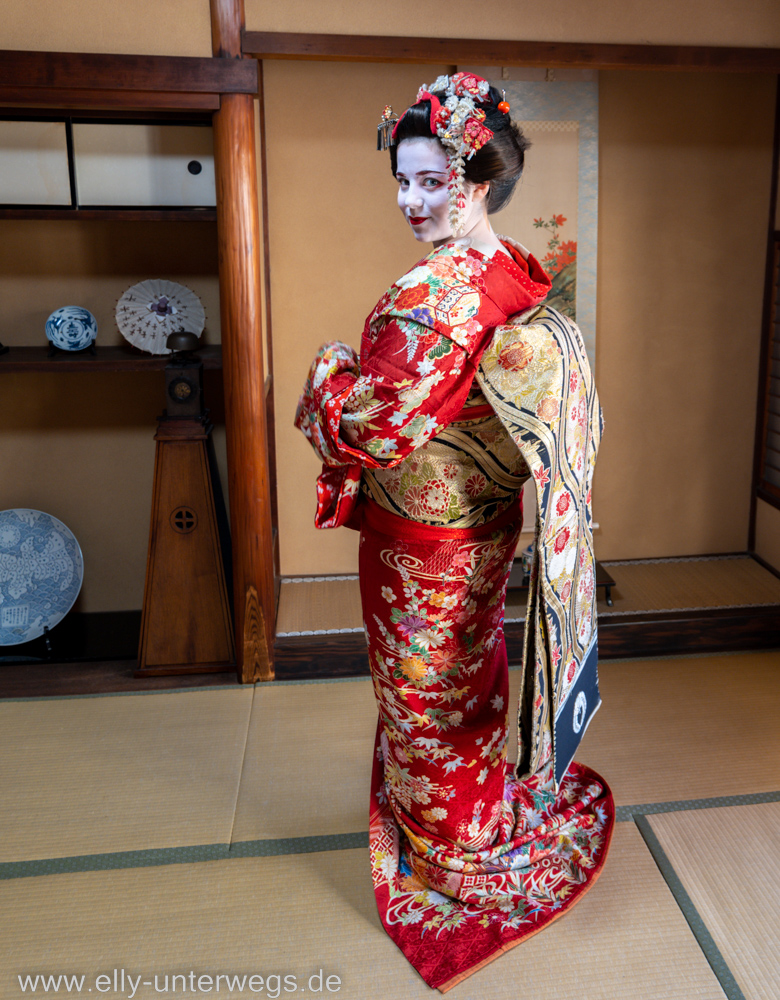 6-Kyoto-Geisha-Kimono-Makeover-15.jpg