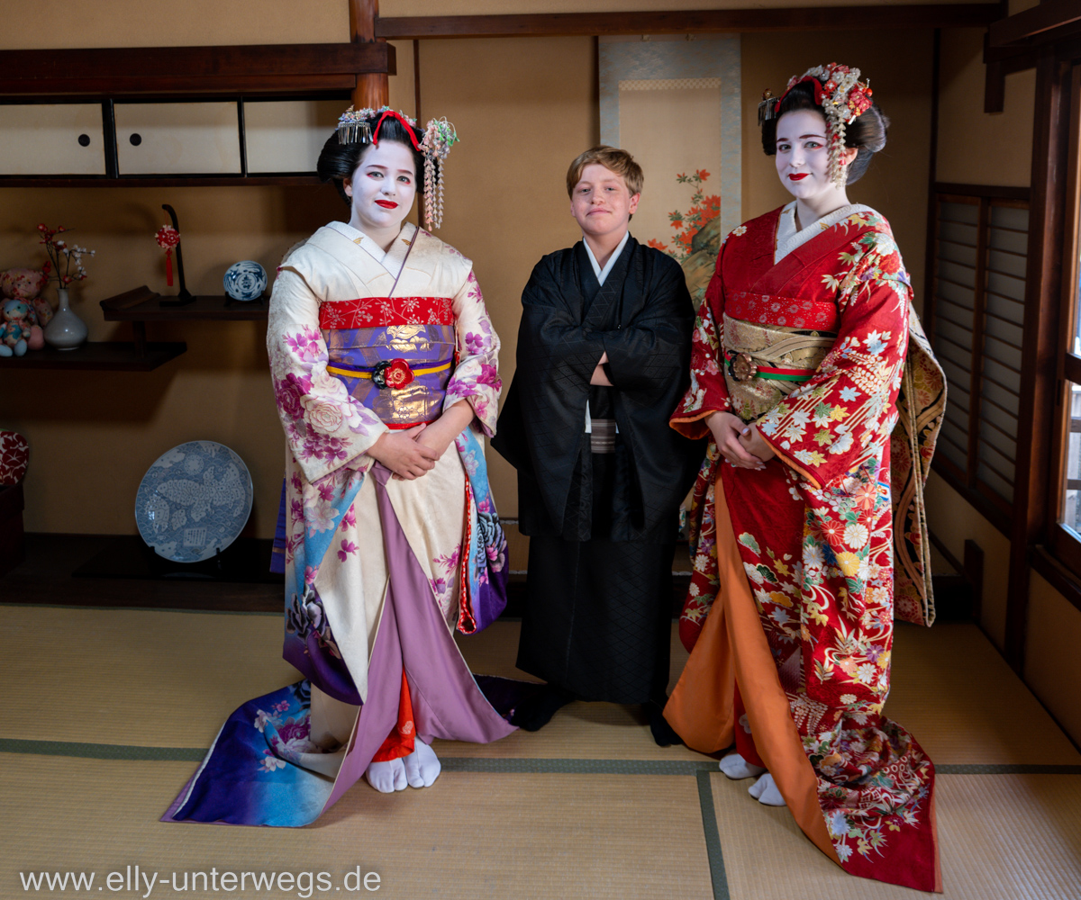 6-Kyoto-Geisha-Kimono-Makeover-8.jpg