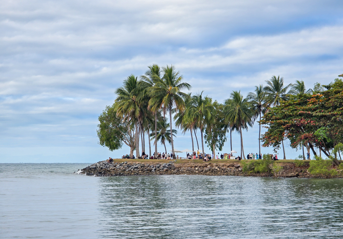 Boote im Hafen von Port Douglas am Abend