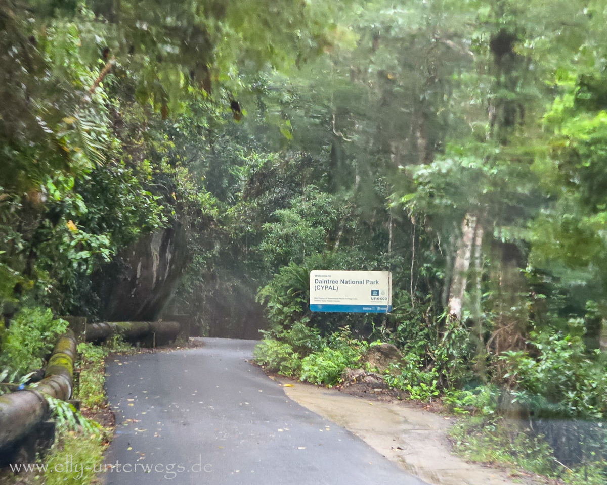 Hinweisschild im Daintree National Park (CYPAL) bei Mossman Gorge