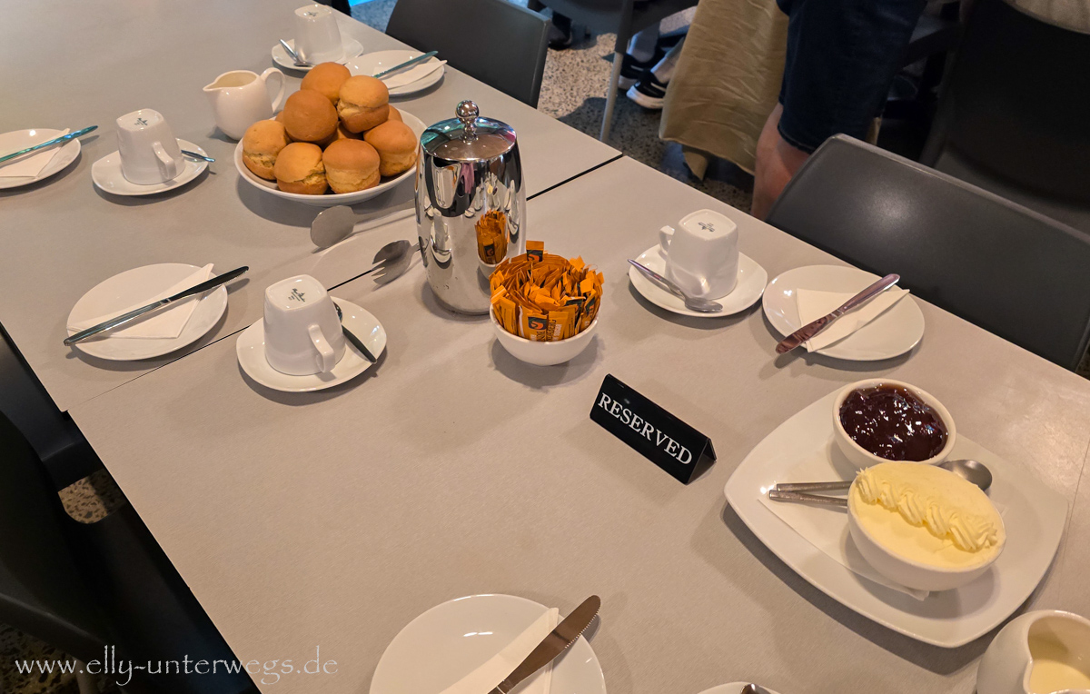 Damper mit Marmelade und Sahne beim Morning Tea