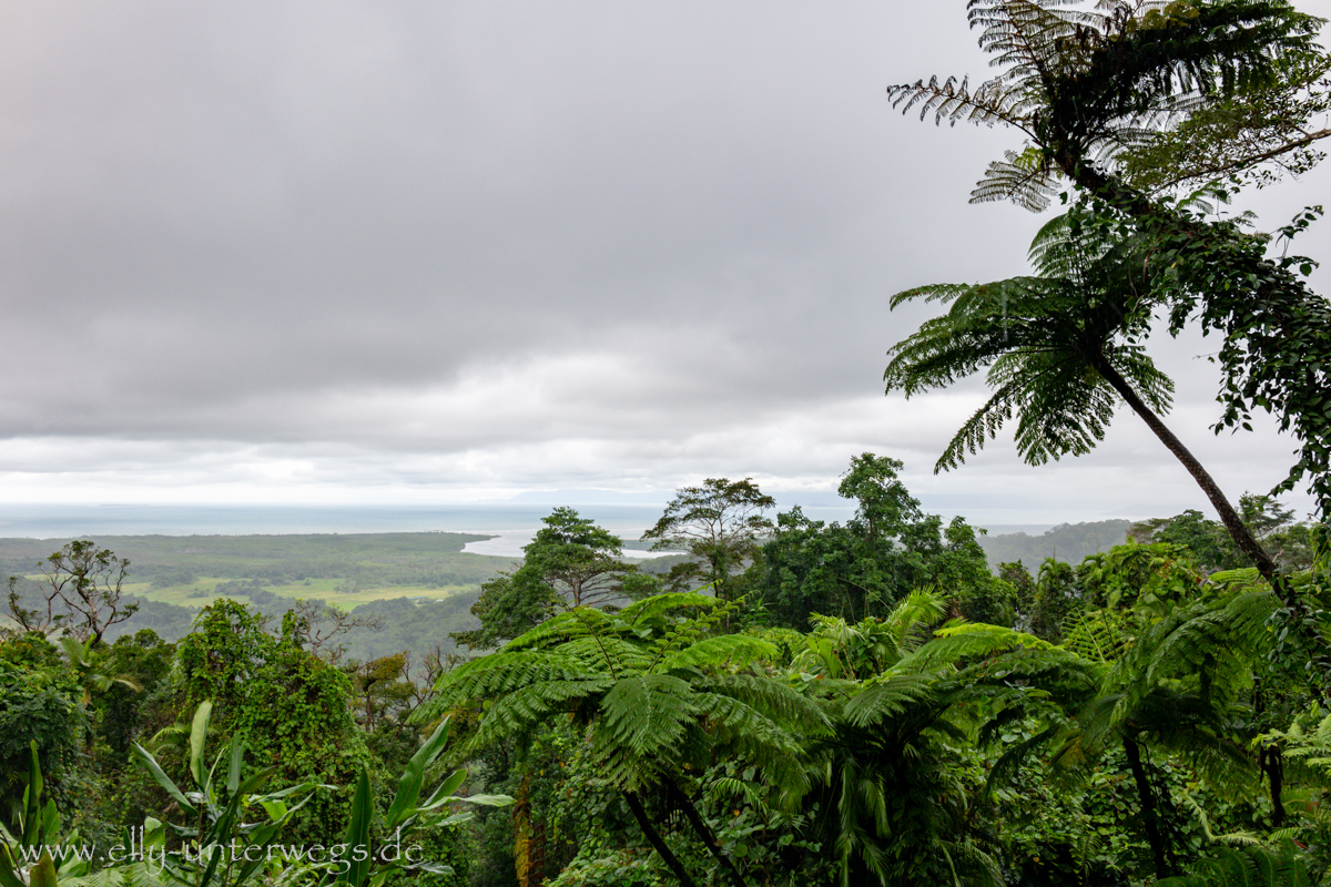 Alexandra Lookout: Blick über die Landschaft bei Regen und Wolken