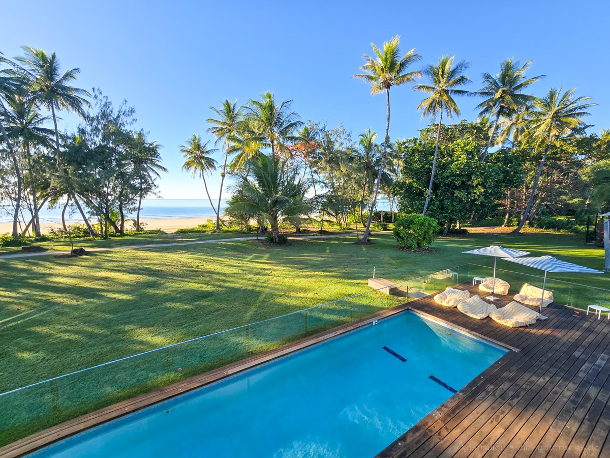Meerblick und Palmen Mission Beach