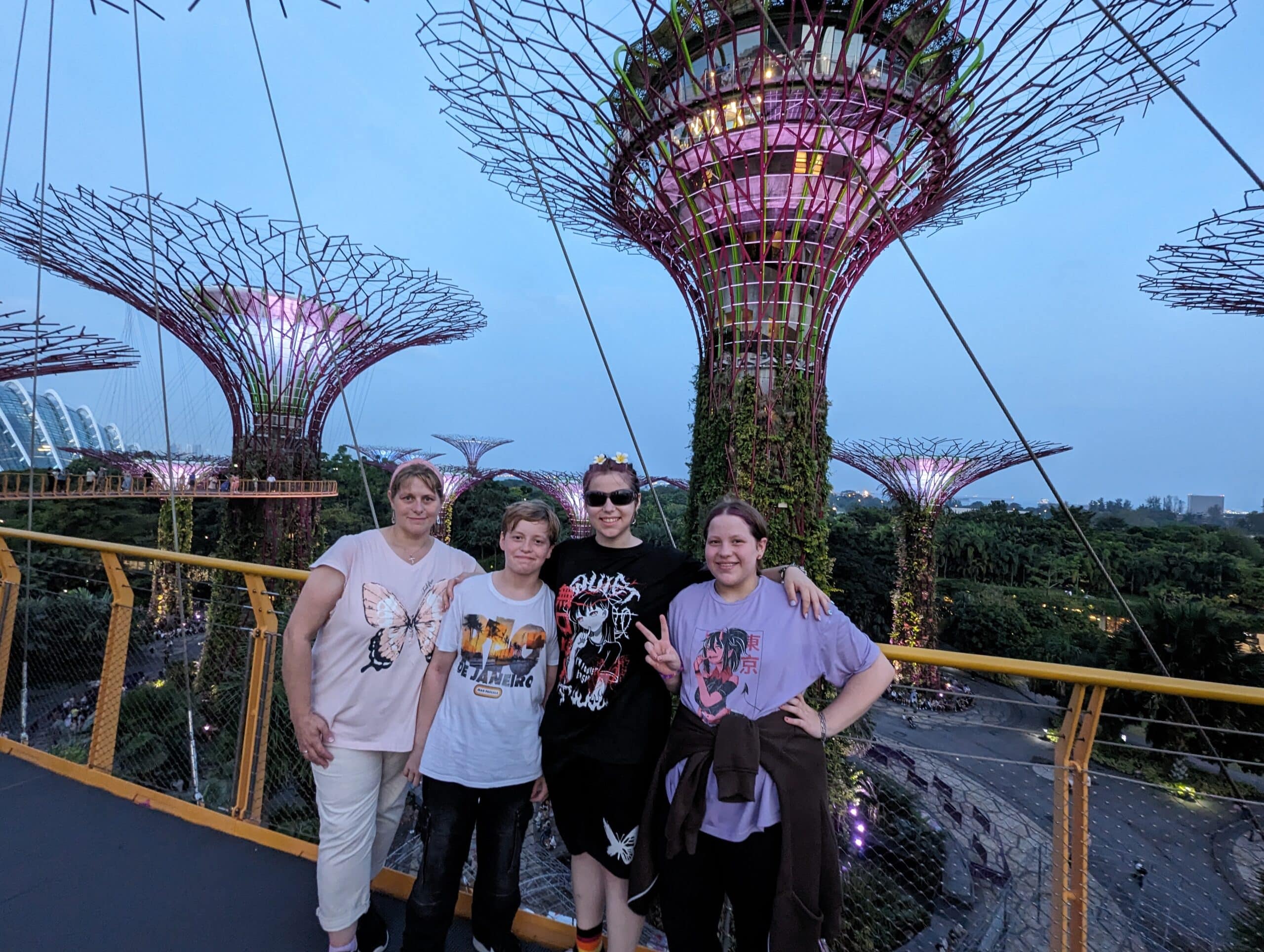 Meine drei Kinder und ich in Singapur