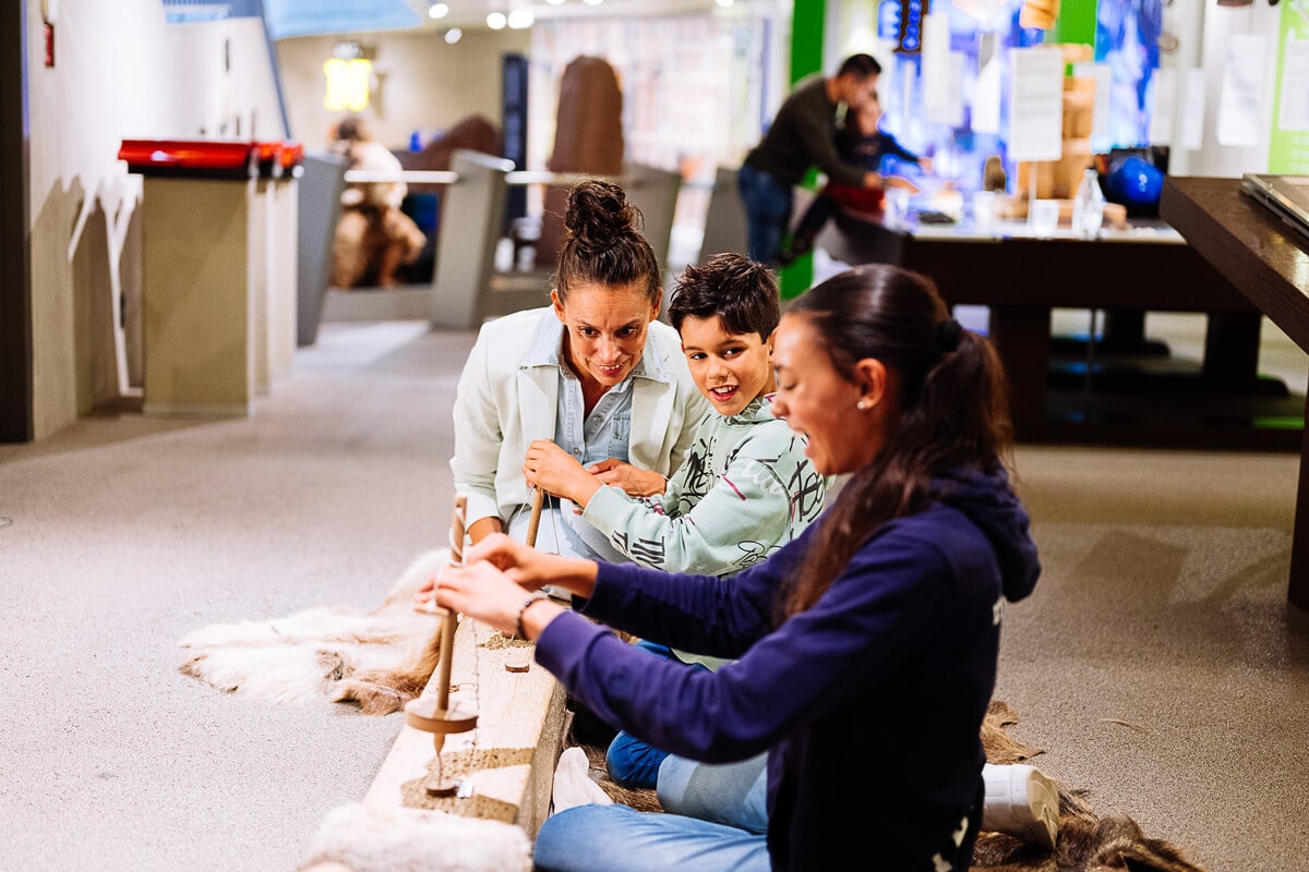 Familienfreundlicher Bereich in der Ausstellung des Neanderthal Museums