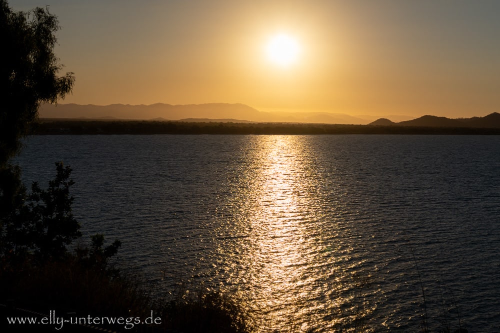 Sonnenuntergang über dem Meer bei Townsville Queensland