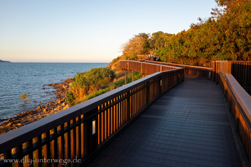 Kissing Point Boardwalk bei Sonnenuntergang in Townsville
