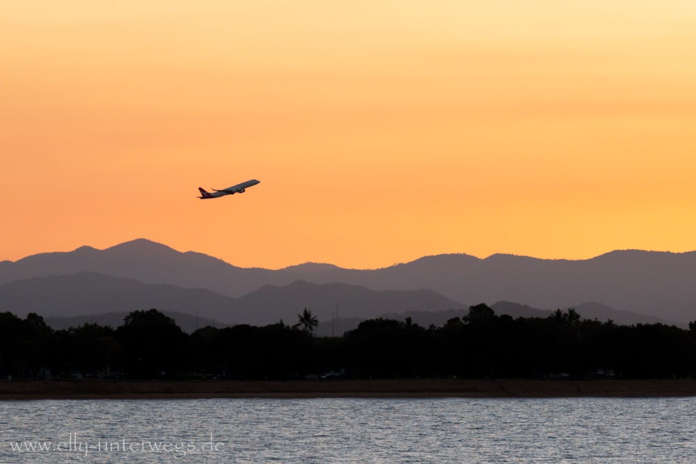 Abendhimmel über dem Wasser bei Townsville