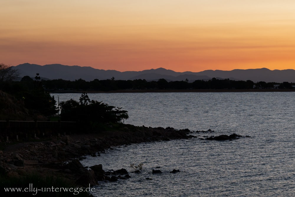 Dämmerung am Wasser in Townsville Queensland
