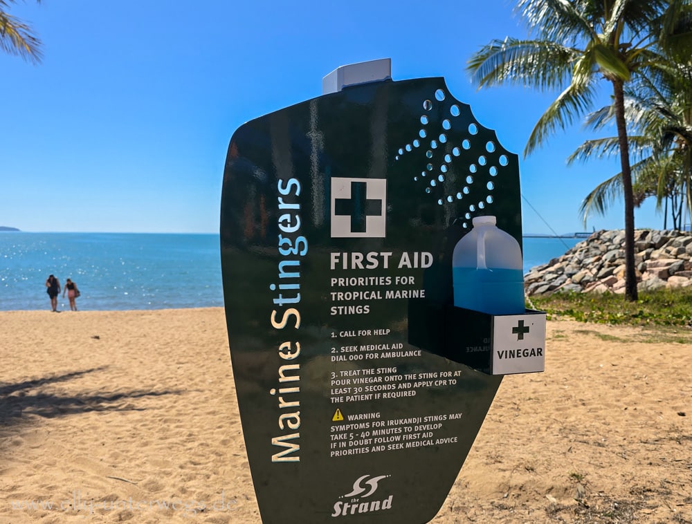 Essigstation für Marine Stingers an der Strandpromenade von Townsville