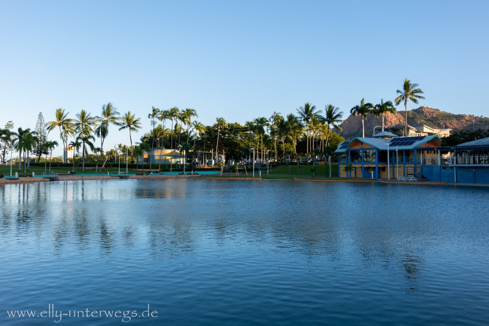 Blick aufs Wasser bei Townsville Queensland am Abend