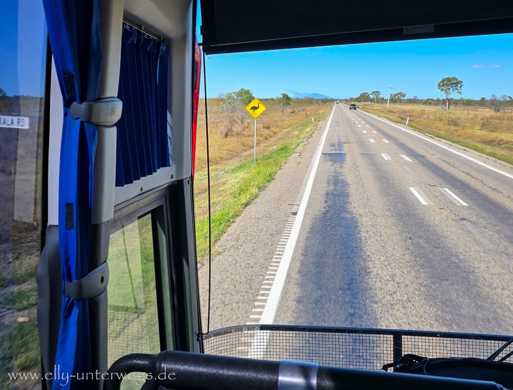 Weiterfahrt mit dem Bus ab Townsville in Queensland