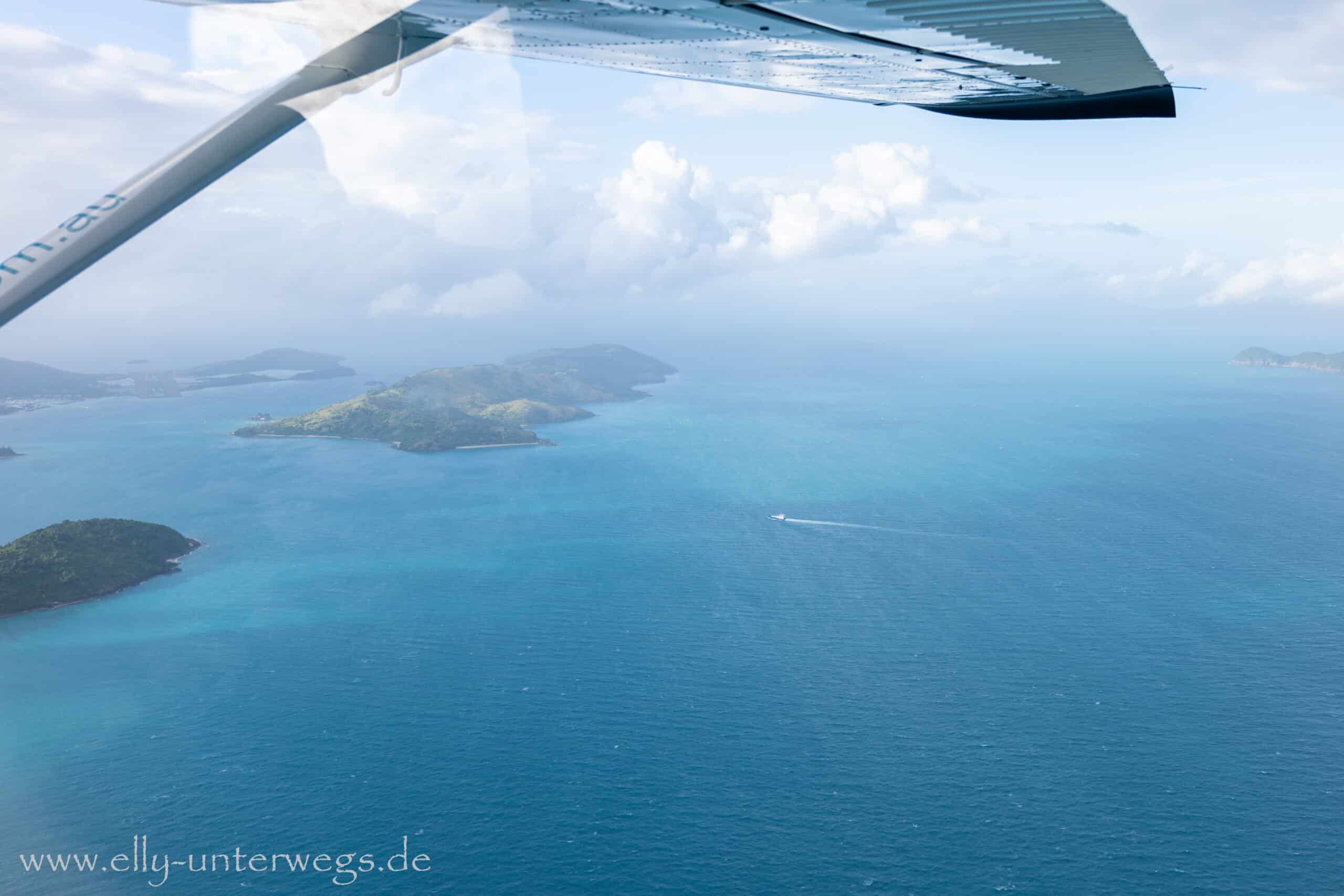 Whitsunday Islands zwischen Wolken und blauem Meer