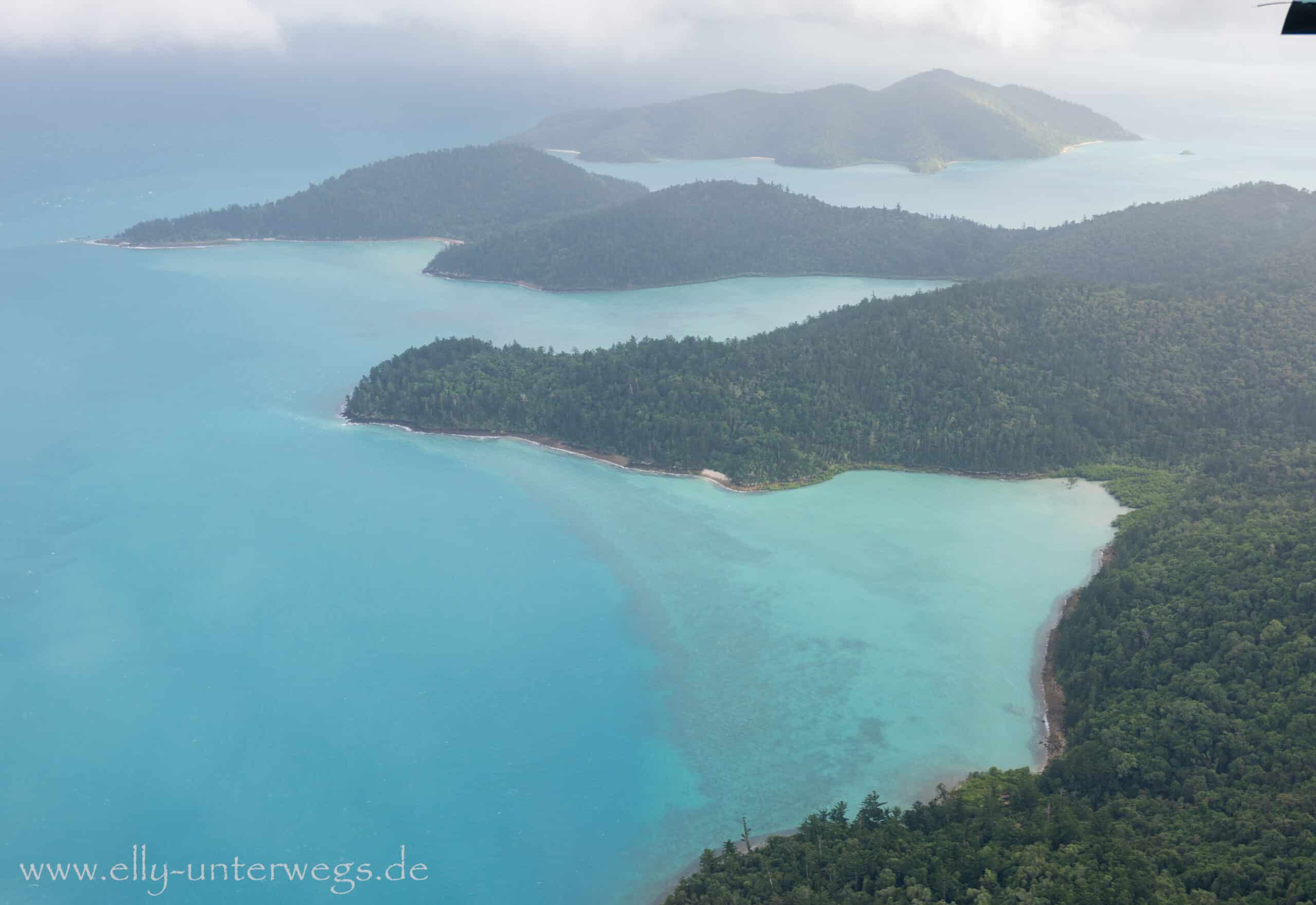 Türkisfarbene Bucht zwischen den Whitsunday Islands