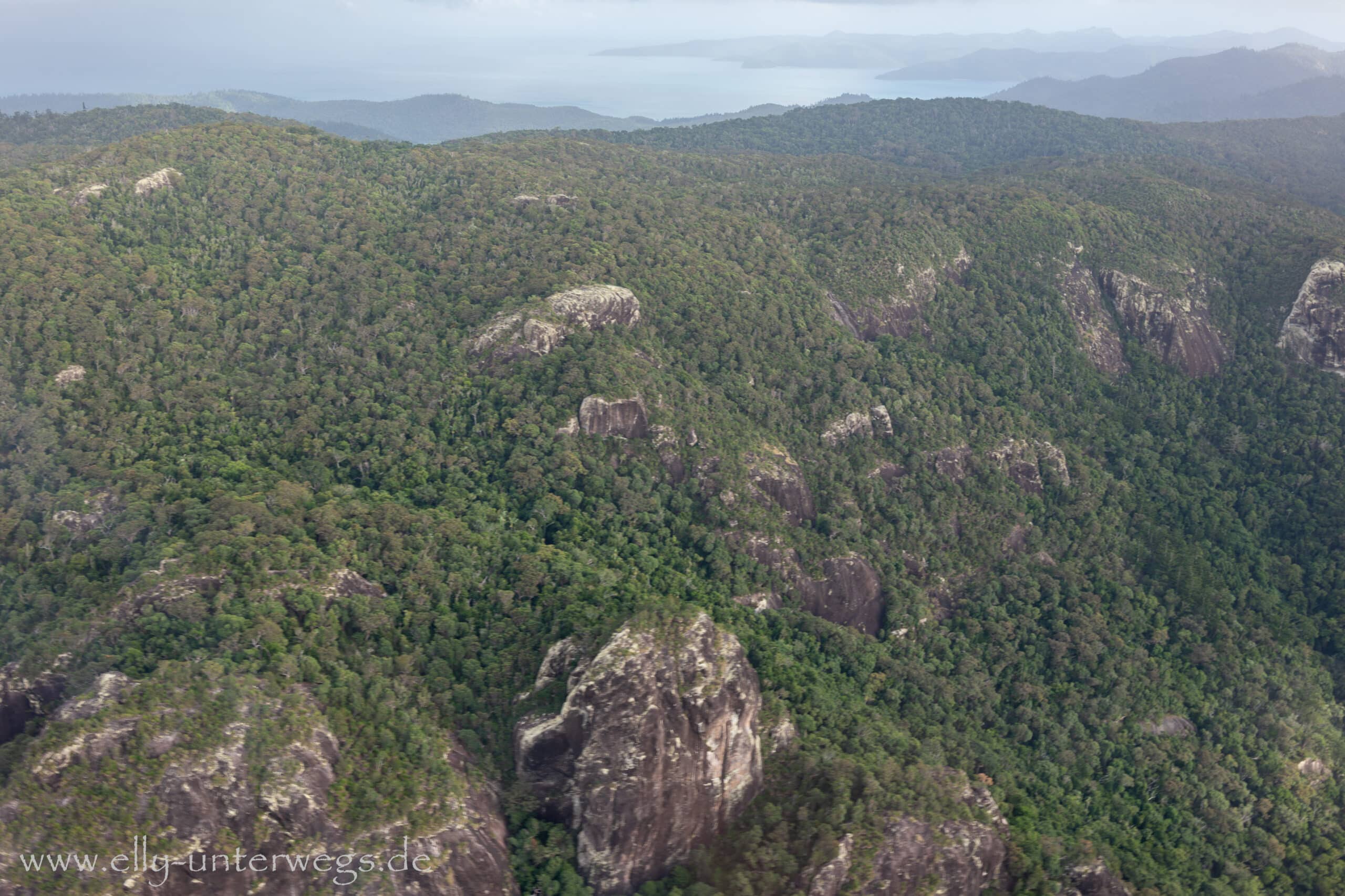 Küstenlandschaft einer Whitsunday Island aus der Luft