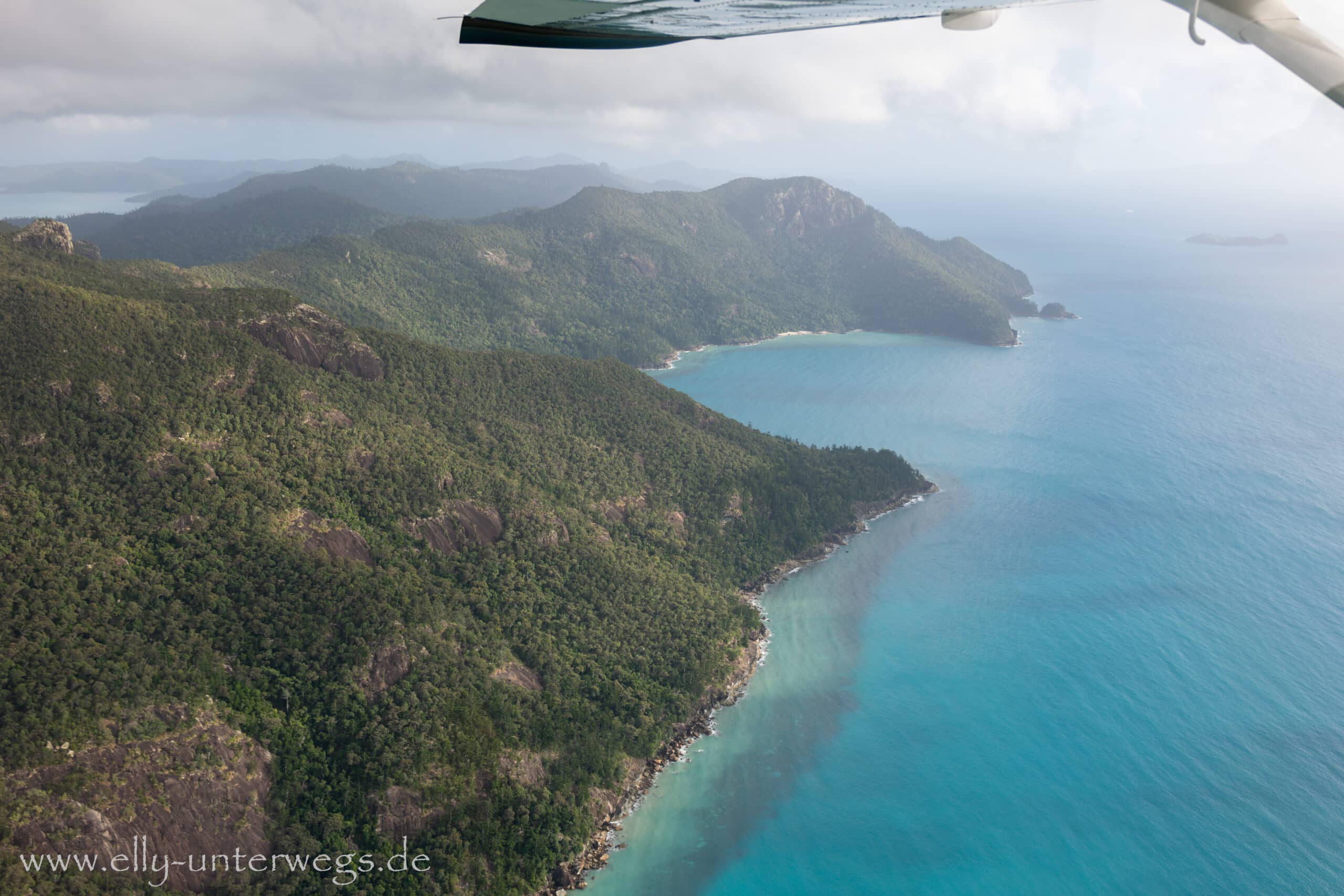 Inselbucht in den Whitsundays bei wechselhaftem Wetter