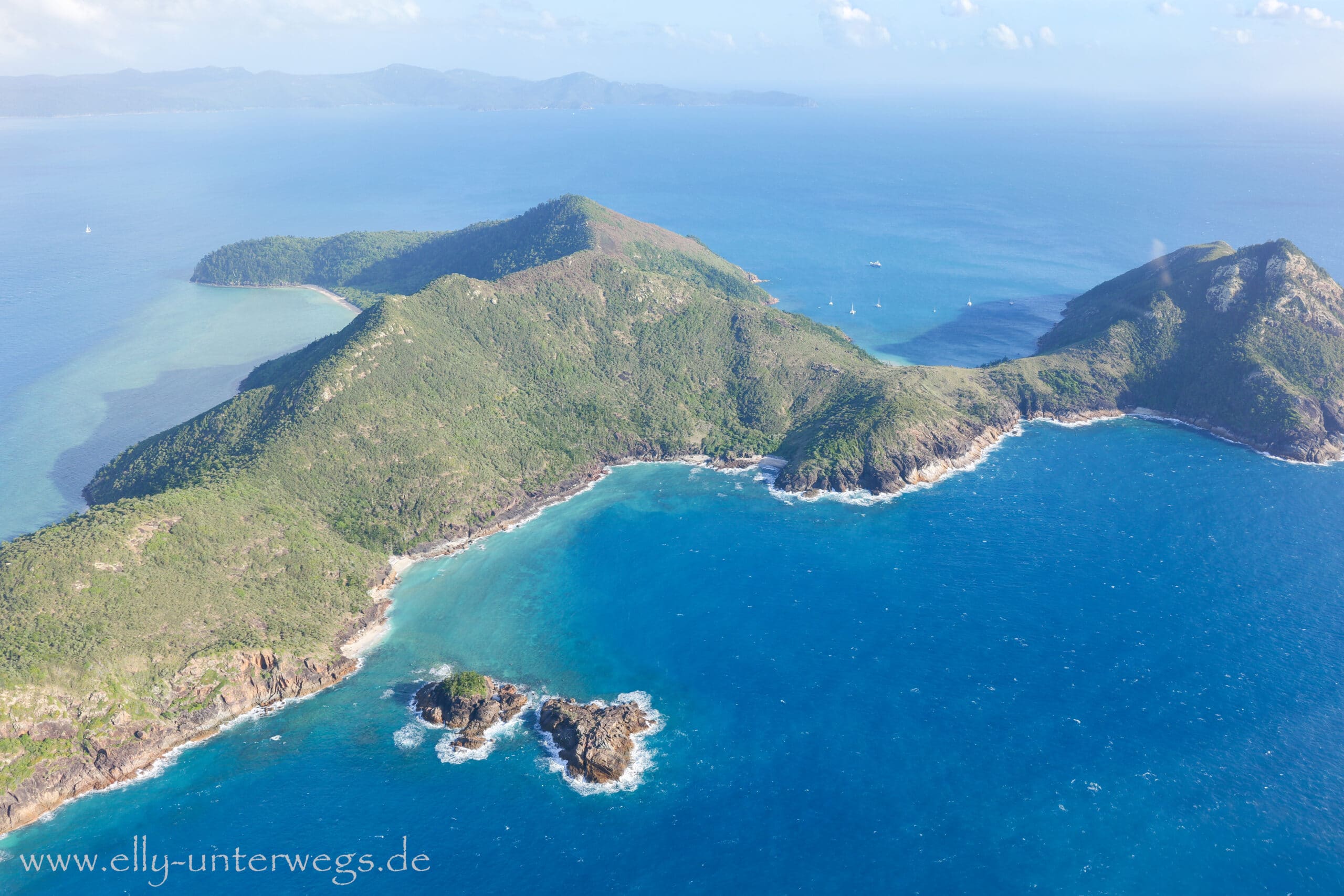 Sonnige Insel der Whitsundays nach dem Regenstreifen