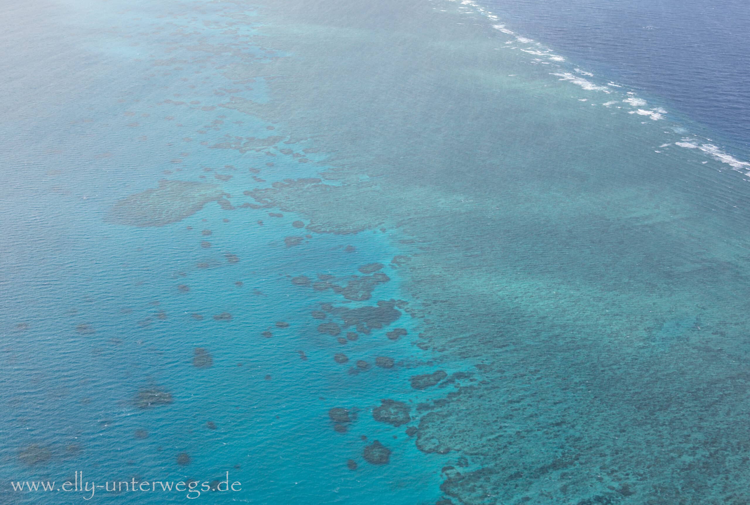 Türkisfarbene Riffstrukturen beim Heart Reef Rundflug