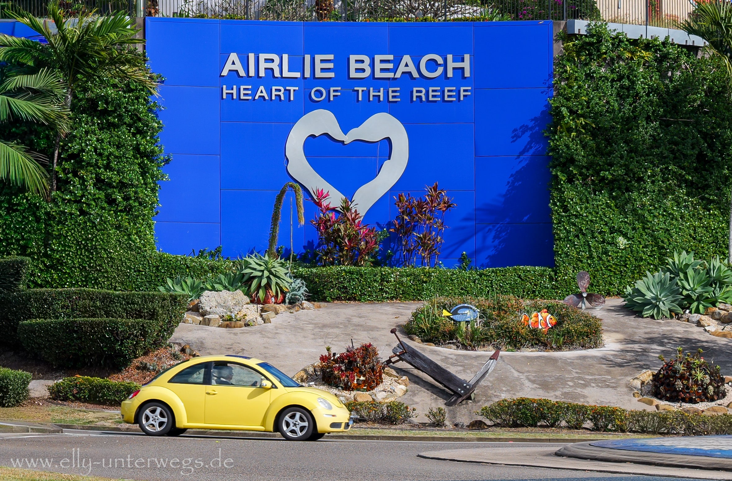 Elly und ihre älteste Tochter mit dem Piloten nach dem Heart Reef Rundflug
