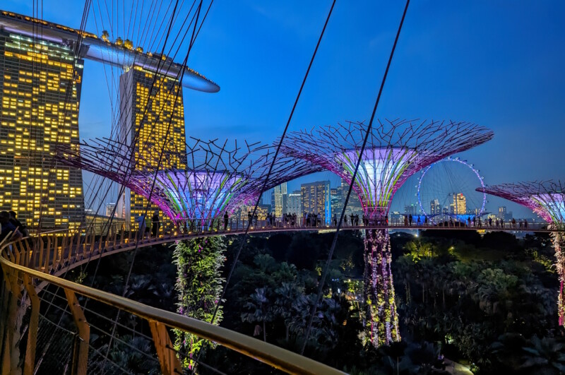 Singapur: Die Musik-Lightshow der Supertrees und Spectra, die Wasser-Laser-Musik-Show des MBS