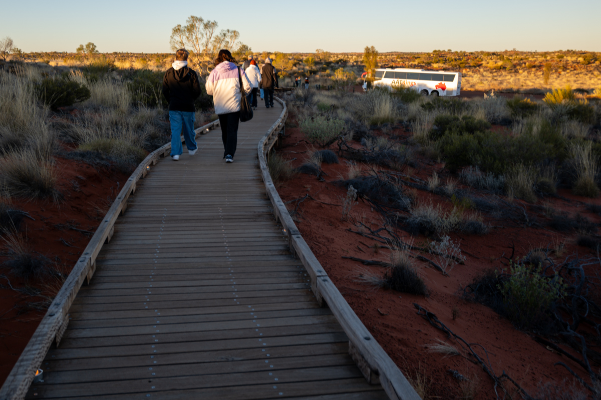 Rückweg zum Bus nach dem Frühstück
