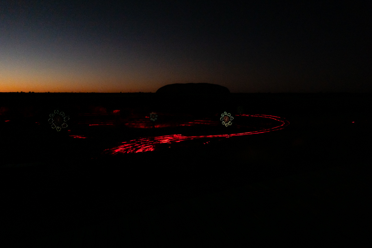 Blick Richtung Uluṟu vor Sonnenaufgang